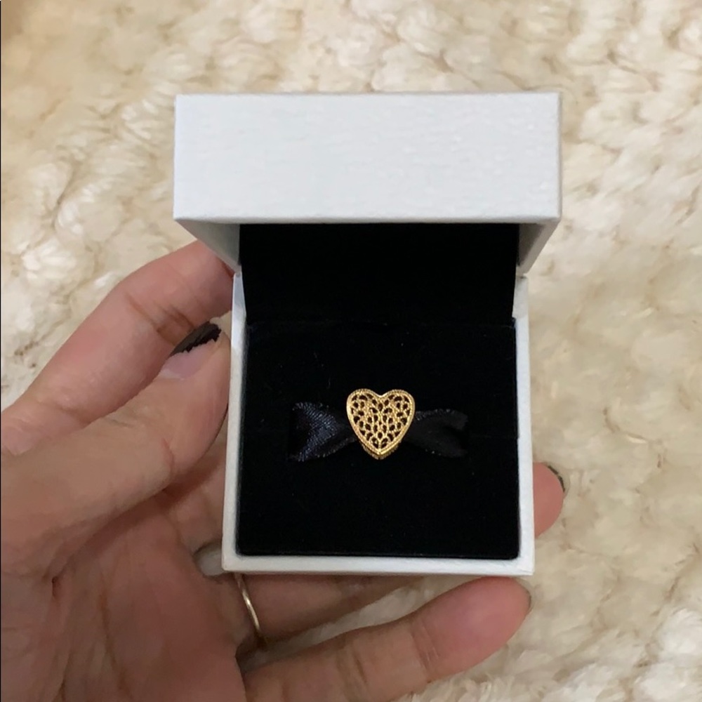 Pandora romance charm